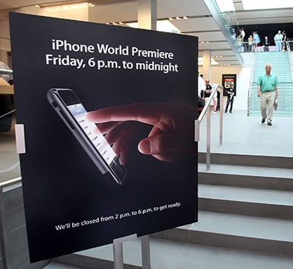 На виставці MacWorld 9 січня 2007 року вперше був показаний світу перший iPhone