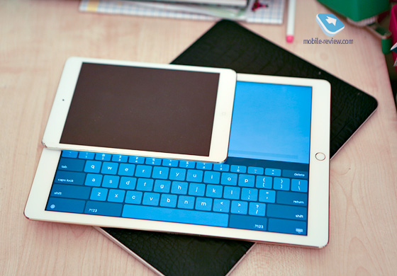Тому iPad Pro повинен лежати на столі або іншій поверхні, і тоді можна буде друкувати