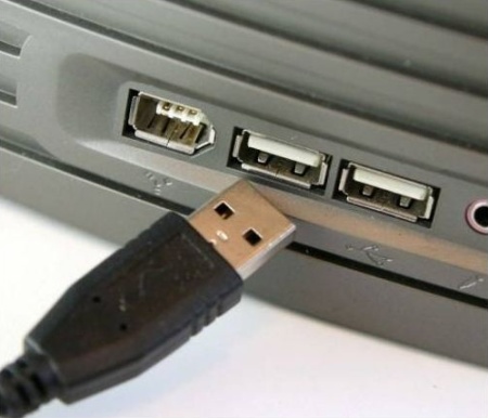 Зовнішній HDD може бути розпізнаний як пристрій зберігання будь-яким комп'ютером з портами USB, SATA або FireWire, тобто доступ до інформації на зовнішньому диску буде абсолютно аналогічний доступу до внутрішнього диску