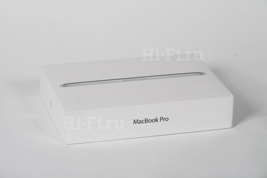 Перше, що кидається в очі при погляді на MacBook Pro 13 з Retina-дисплеєм, - більш компактний і тонкий корпус і менший у порівнянні зі звичайною версією MacBook Pro 13 вага: 1,62 кг (у останньої - 2,06 кг)