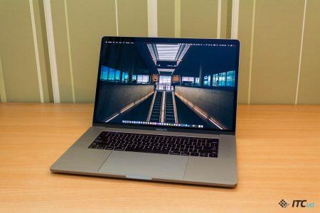 У жовтні 2016 року Apple представила нове покоління MacBook Pro в більш тонкому корпусі, з новими клавіатурами і зовсім іншим набором роз'ємів, на відміну від усіх попередніх «Прошек»